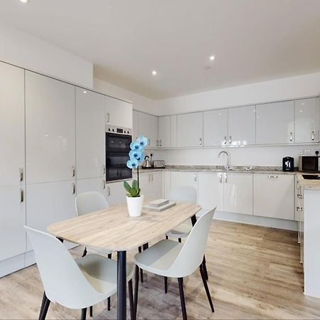 Spacious Two Bedroom Apartment With Valley Views Abertillery Экстерьер фото