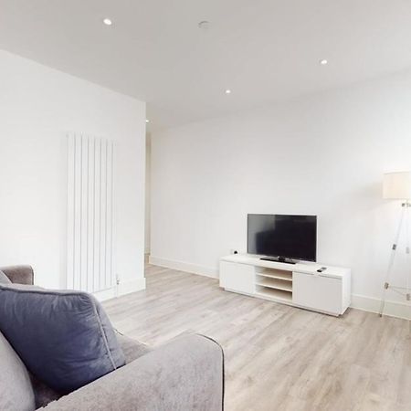 Spacious Two Bedroom Apartment With Valley Views Abertillery Экстерьер фото