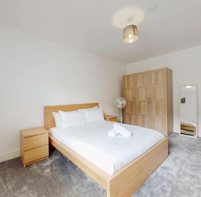 Spacious Two Bedroom Apartment With Valley Views Abertillery Экстерьер фото
