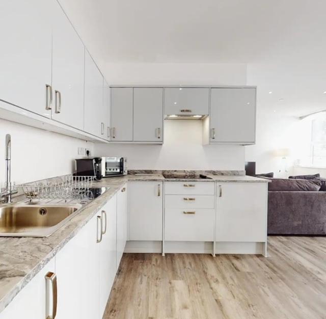 Spacious Two Bedroom Apartment With Valley Views Abertillery Экстерьер фото