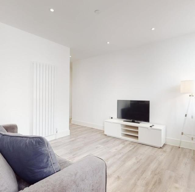 Spacious Two Bedroom Apartment With Valley Views Abertillery Экстерьер фото